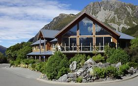 Aoraki Mount Cook Alpine Lodge